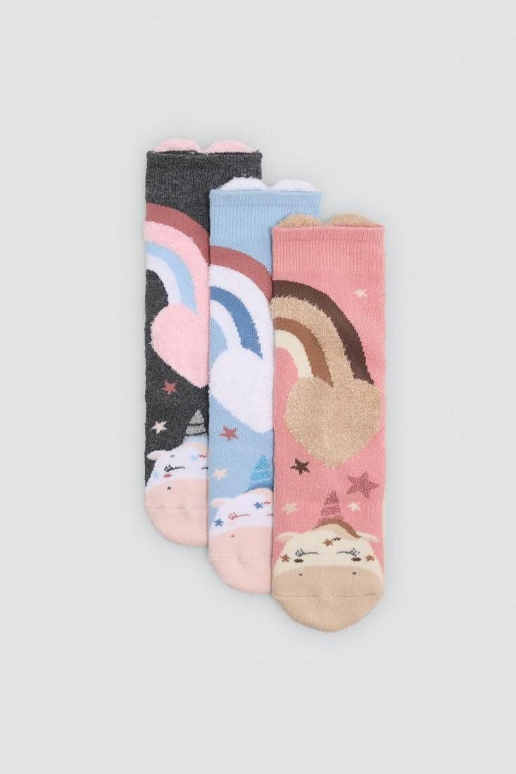 Detalle de calcetines térmicos de niña Ysabel Mora 32609 en rosa y beige, con motivos de fantasía, estrellas y suela antideslizante