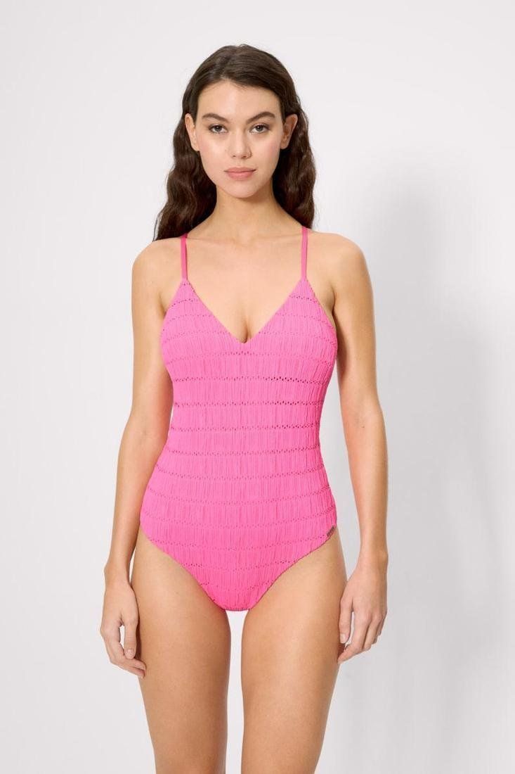 Detalle del tejido texturizado del bañador Ysabel Mora 83218 para mujer.