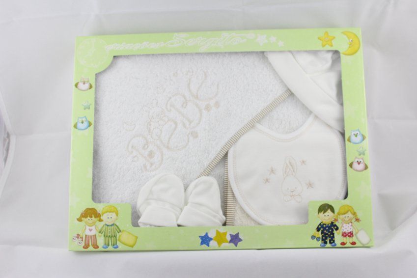 R203 JUEGO BAÑO BEBE FONDO BL ESTAMPADO MARFIL