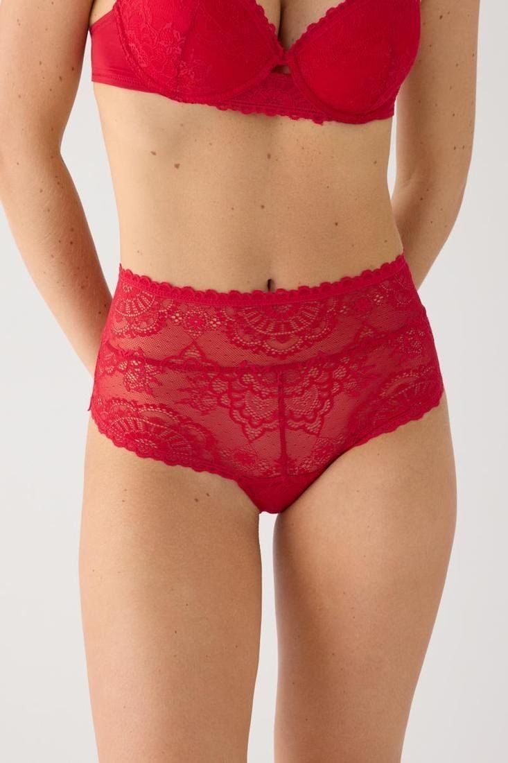 Braga roja de cintura alta con encaje floral y bordes festoneados en la cintura y las perneras.