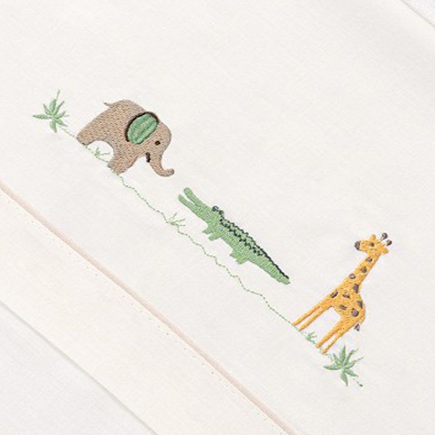 Set de sábanas cuna bebé Interbaby con chupetero y diseño safari bordado