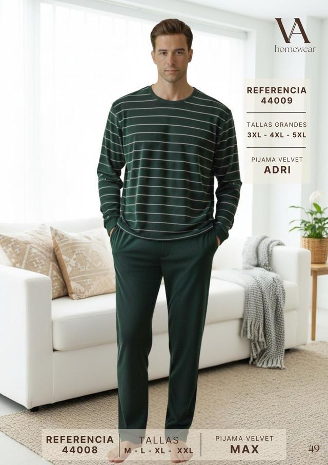 Pijama de hombre verde oscuro con camiseta de manga larga a rayas finas claras y pantalón largo liso con bolsillos.