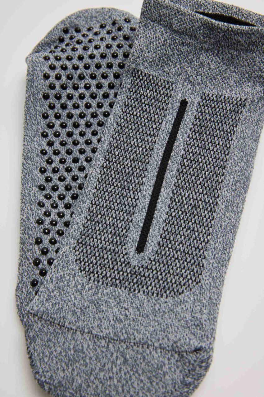 17396 1 calcetines yoga ysabel mora gris 1000x