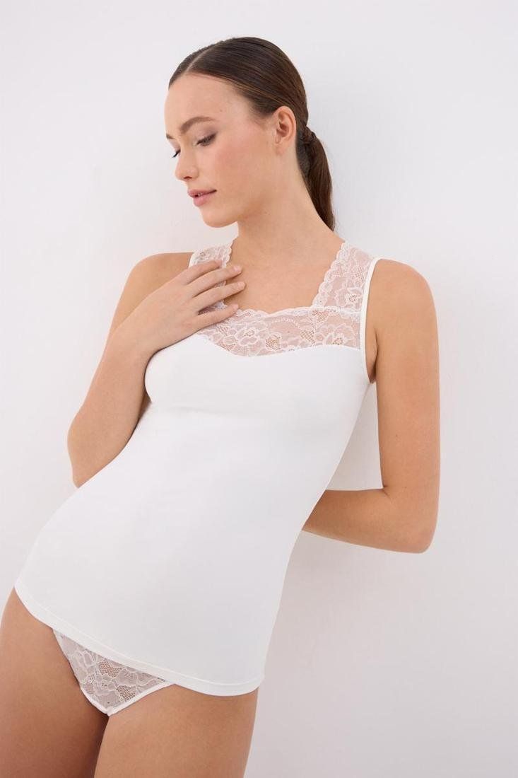 Camiseta de tirante ancho para mujer con encaje Daily Lace referencia 19545 disponible en cava, negro y nude.