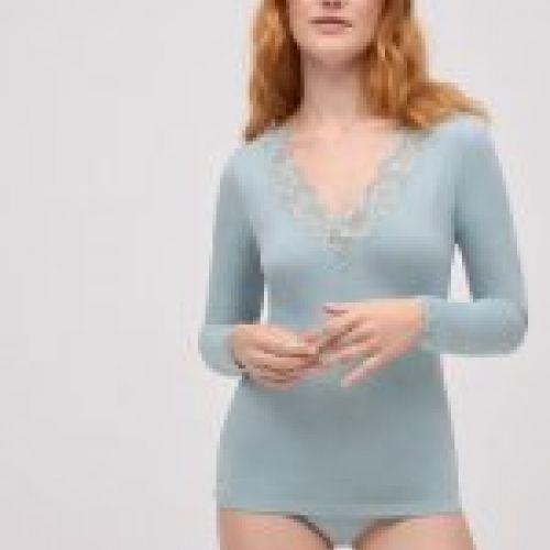 19483 Camiseta manga larga de algodón natural con detalle de encaje en el escote y los puños de las mangas