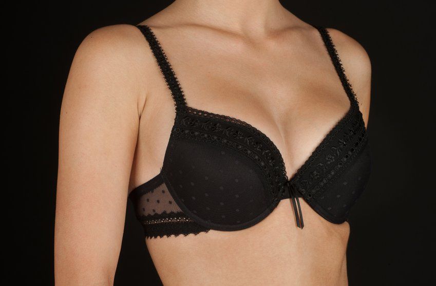 CASANDRA COPA B NEGRO CON ARO Y PUSH UP