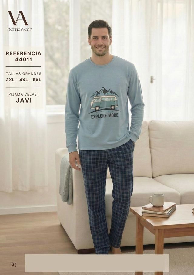 Pijama de hombre con camiseta azul claro estampada de furgoneta y montañas y pantalón largo de cuadros azul marino.