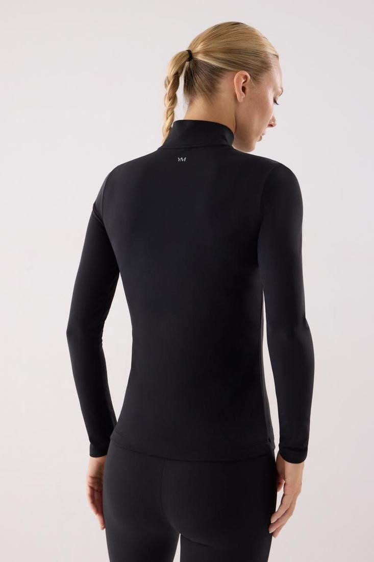 Camiseta deportiva Ysabel Mora Ref. 70972 de manga larga con interior afelpado, cuello alto y semicremallera.