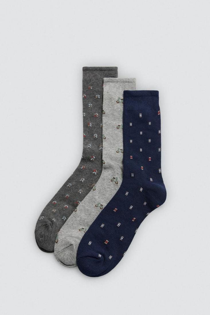 22935 Calcetines estampados para hombre con puño antipresión.