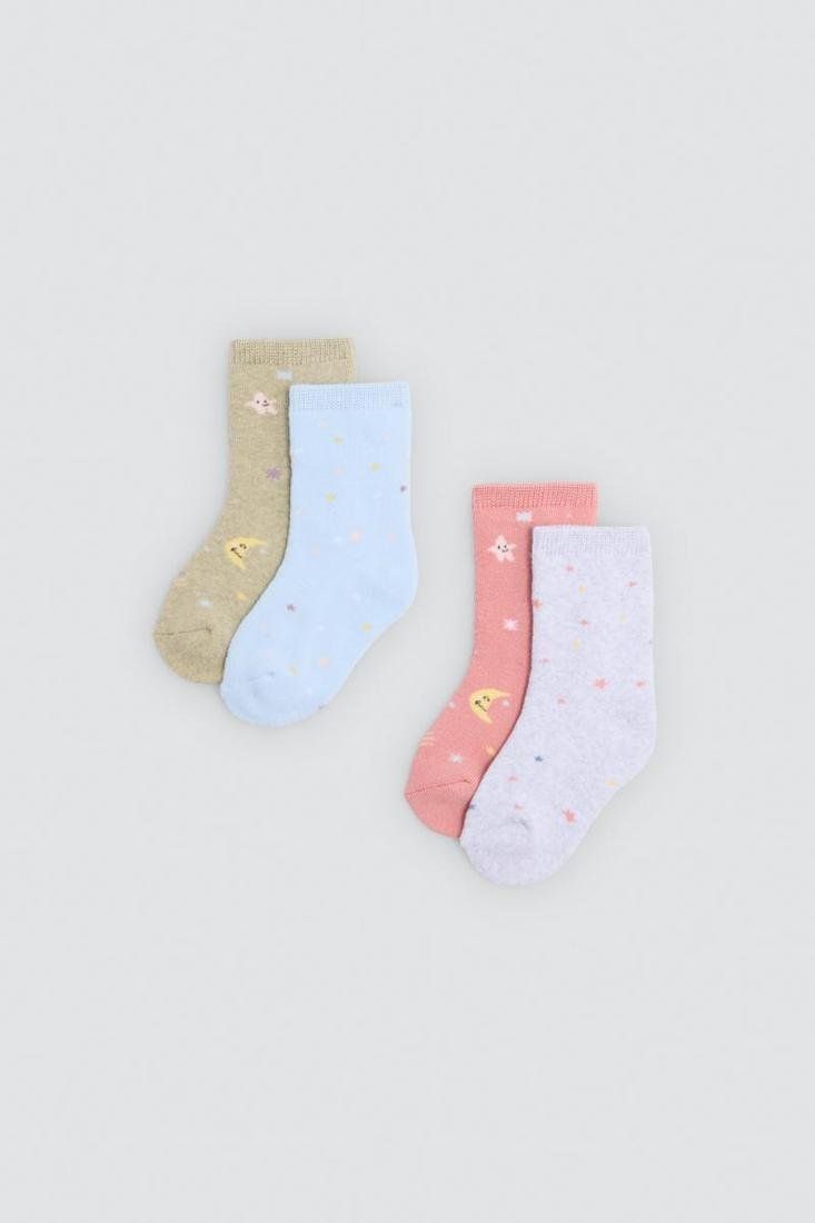 Calcetines térmicos de bebé Ysabel Mora 52898 en beige, azul claro, rosa y lila claro, con pequeños motivos espaciales.