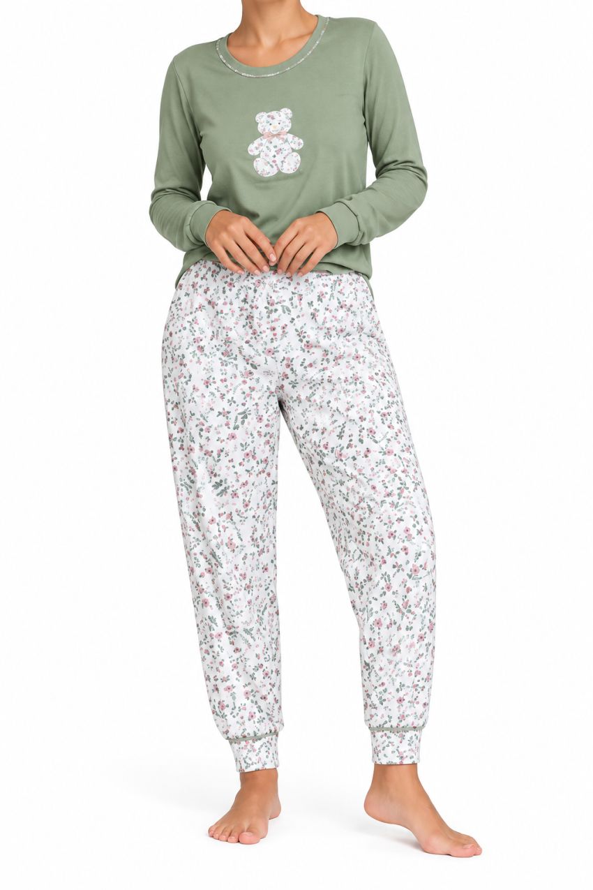 Pijama Lin de mujer 6621 de algodón con camiseta verde de manga larga con osito y pantalón largo floral con puños.