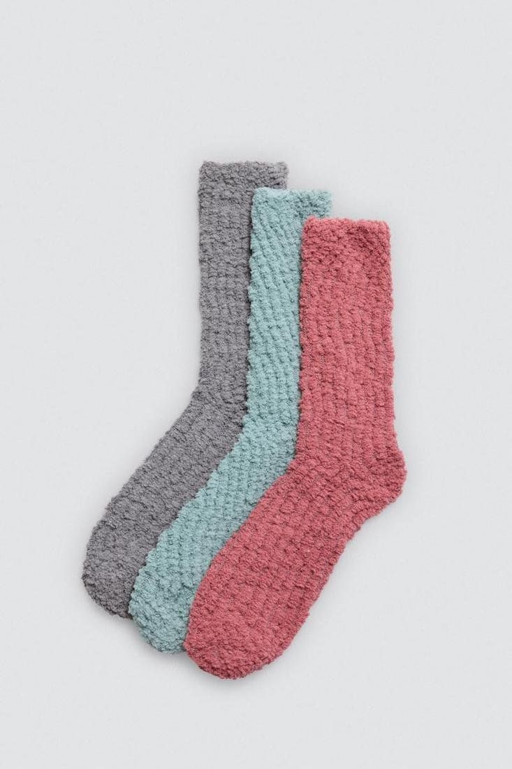 12967 Calcetines para mujer con estampado de lunares y colores lisos. Este modelo tiene puño antipresión y tacto extrasuave