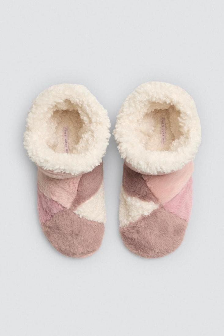 14168 Botas de casa para mujer con contraste de colores y detalles de pelo al por mayor