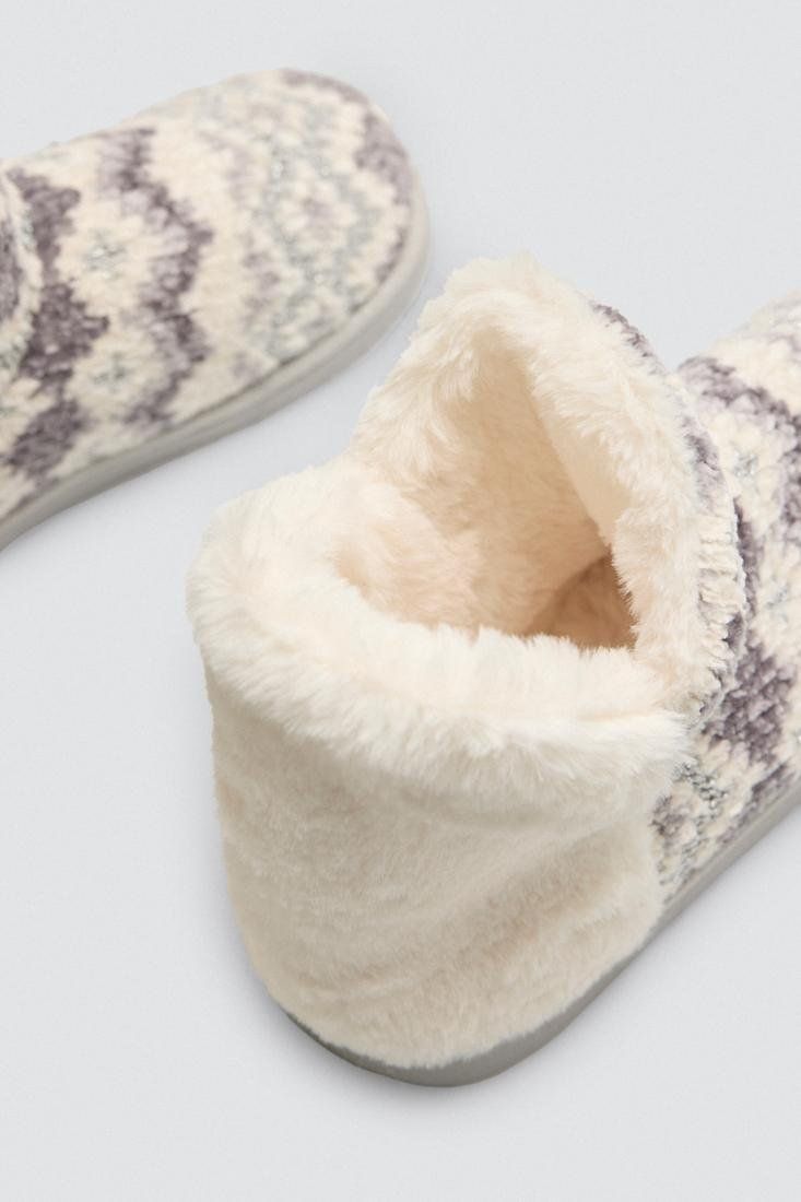 14164 Botas de casa para mujer con estampado étnico DE YSABEL MORA