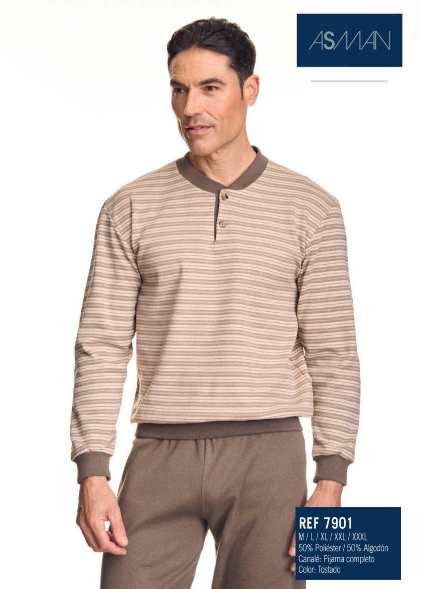 Pijama largo de hombre Asman, referencia 7901, en color tostado, con camiseta de rayas, tapeta de dos botones, acabados de canalé y pantalón largo liso.