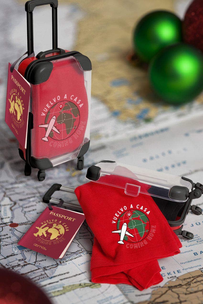 48613 BOJER ROJO CON MALETA VIAJE ADMAS