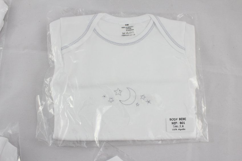 B01 BODY BEBÉ FONDO BLANCO ESTAMPADO GRIS