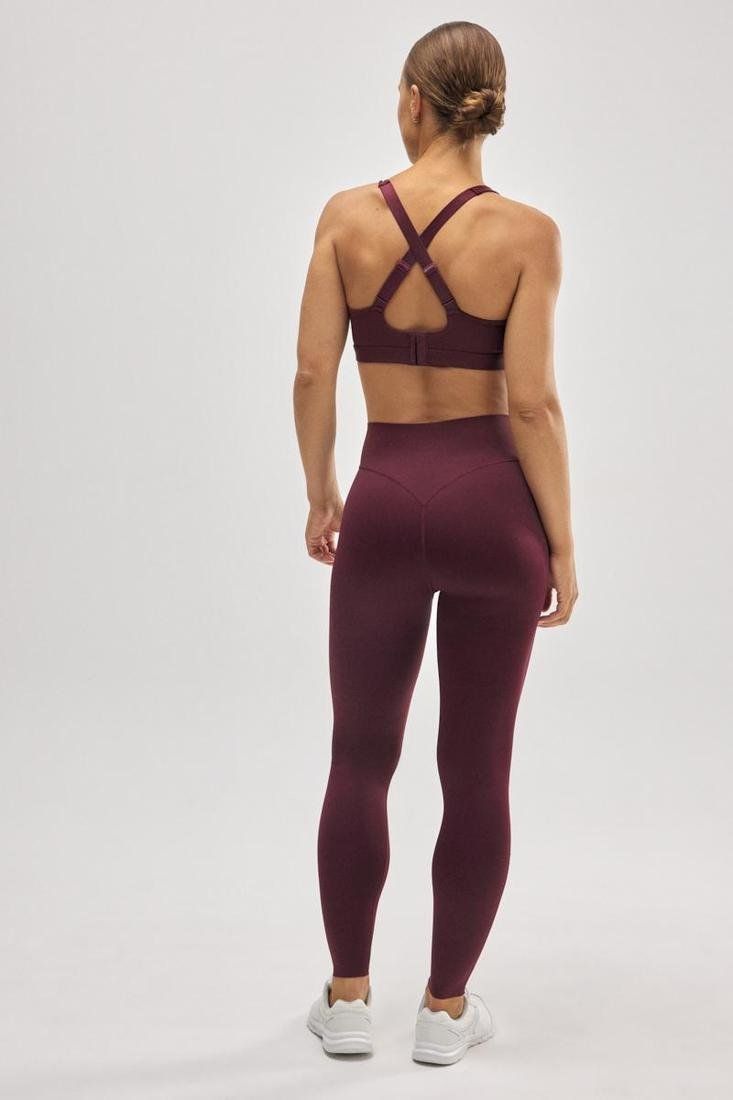 70925 Leggings deportivos pitillos de tiro alto y corte láser. Este legging efecto vientre plano y push up tiene un tejido compresivo y transpirable.de Ysabel Mora en almacen mayorista Nati Campos