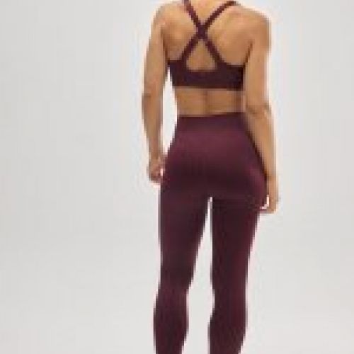 70925 Leggings deportivos pitillos de tiro alto y corte láser. Este legging efecto vientre plano y push up tiene un tejido compresivo y transpirable.de Ysabel Mora en almacen mayorista Nati Campos