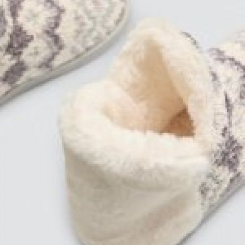 14164 Botas de casa para mujer con estampado étnico DE YSABEL MORA
