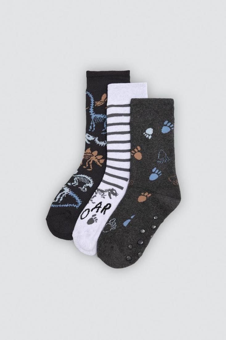 Detalle de calcetines térmicos de niño Ysabel Mora 42675 en gris oscuro, con huellas azules y marrones y puntos antideslizantes en la suela