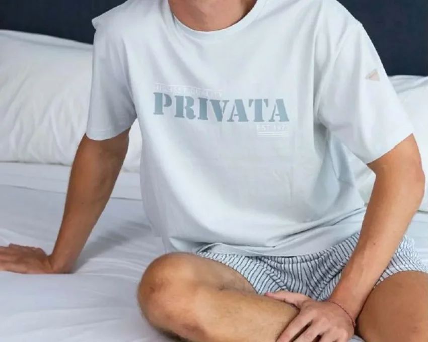 Pijama de caballero Privata PV26309 para verano confeccionado en algodón suave y transpirable.