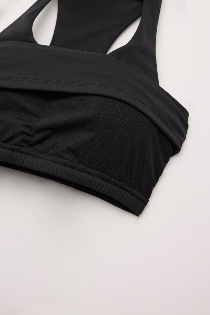 Camiseta deportiva Ysabel Mora Ref. 70973 con top interior incorporado, copas extraíbles y tejido transpirable.