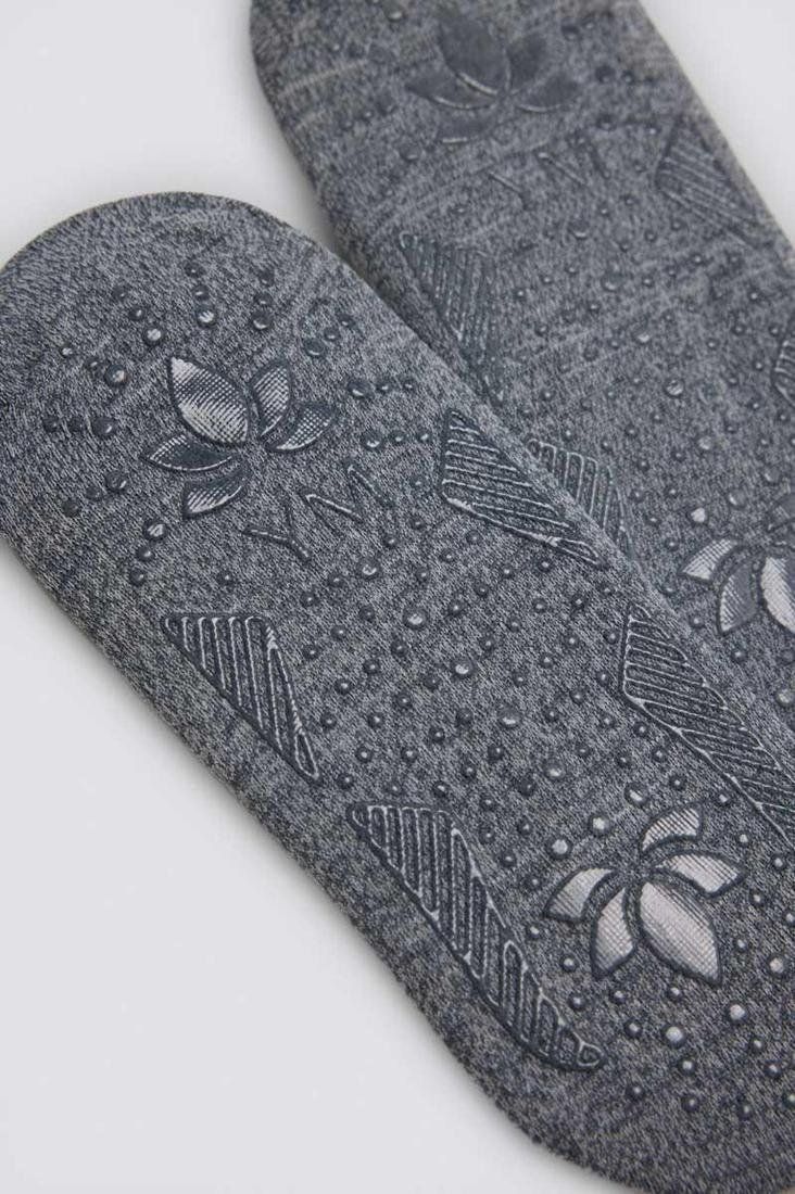 12995 Descripción Calcetines con suela antideslizante, perfectos para la práctica de yoga o pilates al por mayor